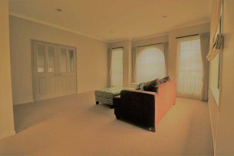 Photo of property in 8 Gibbston Close, Huntington, Hamilton, 3210