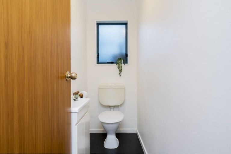 Photo of property in 30 Farquhar Road, Glendene, Auckland, 0602
