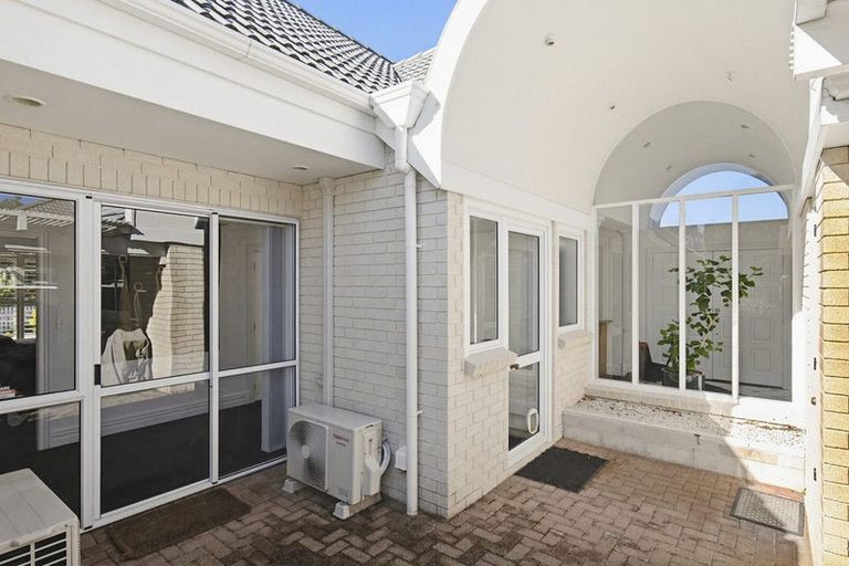 Photo of property in 1 Maple Lane, Waikanae, 5036