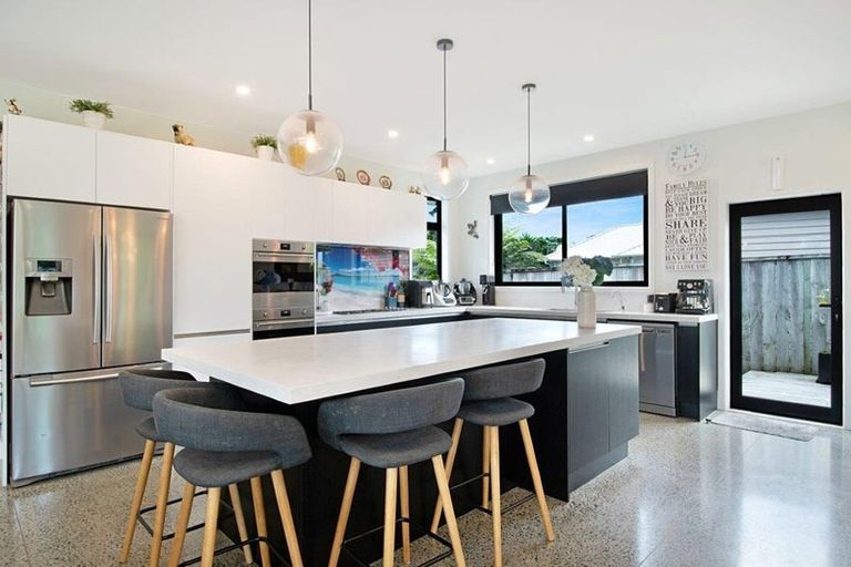 Photo of property in 3 Shamrock Lane, Te Atatu Peninsula, Auckland, 0610