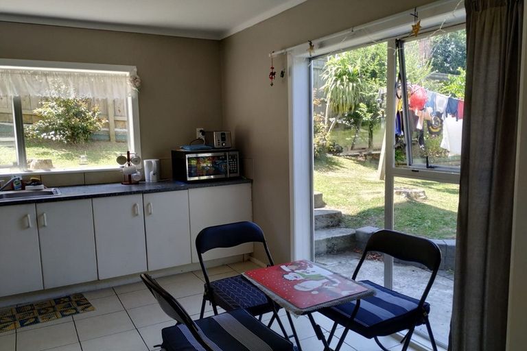 Photo of property in 1/83 Mcleod Road, Te Atatu South, Auckland, 0610