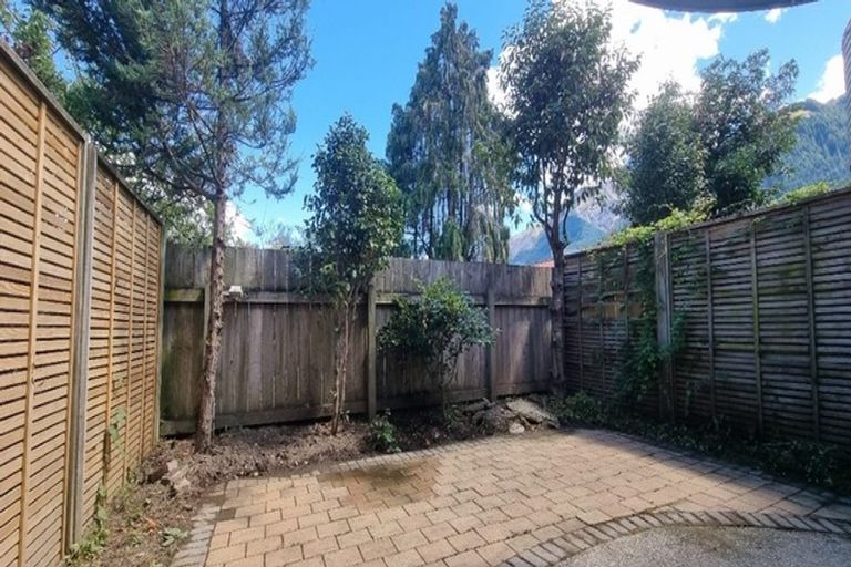 Photo of property in 28d Hallenstein Street, Queenstown, 9300