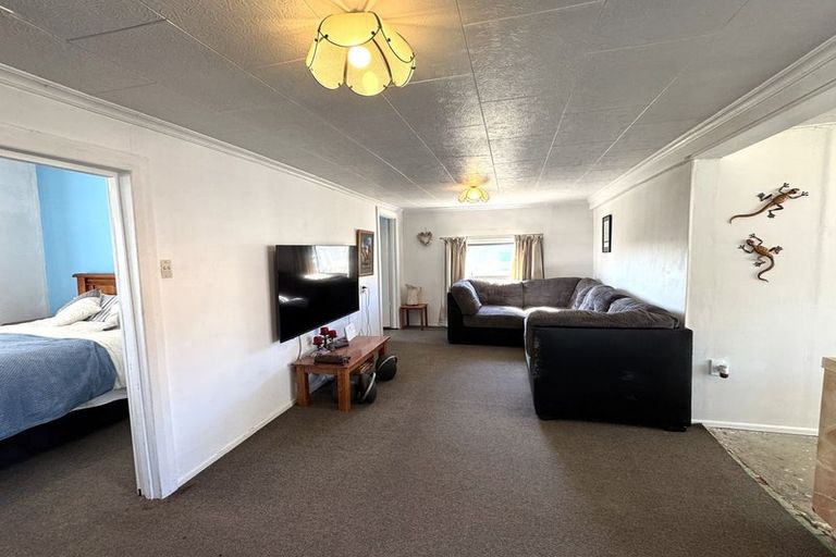Photo of property in 82 Salcombe Street, Kaitangata, 9210