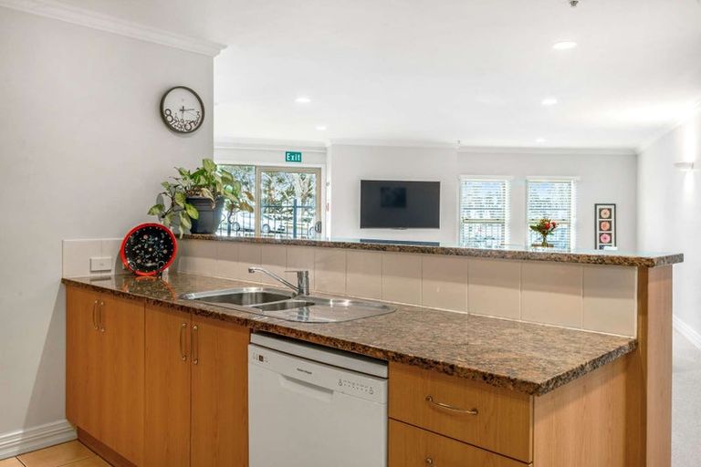 Photo of property in 1 Queen Street, New Plymouth, 4310