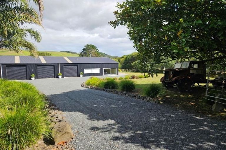 Photo of property in 69a Waikoukou Valley Road, Waimauku, 0882