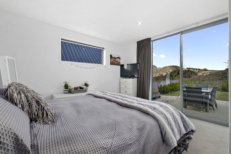 Photo of property in 4 Huxley Place, Lake Hayes, Queenstown, 9304