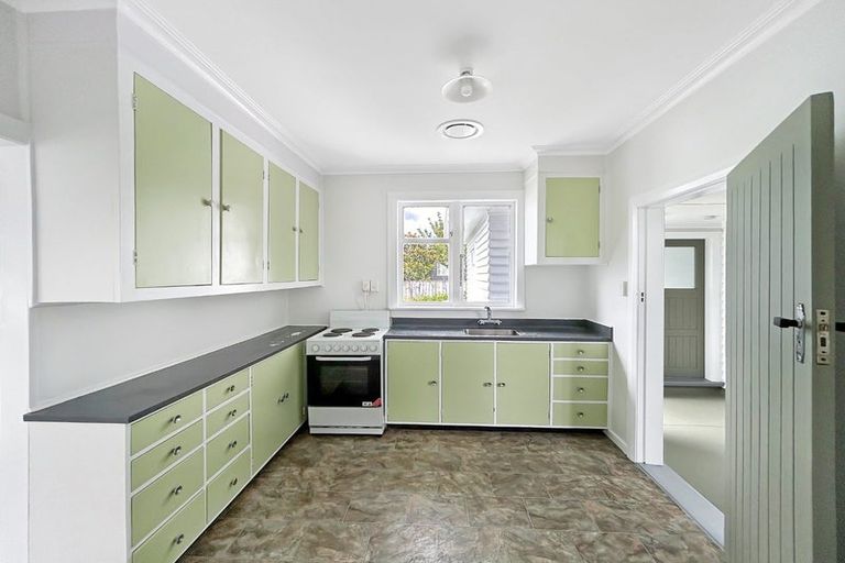 Photo of property in 12 Quinn Road, Levin, 5510