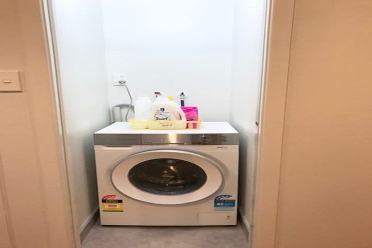 Photo of property in 52 Kiwi Crescent, Tawa, Wellington, 5028