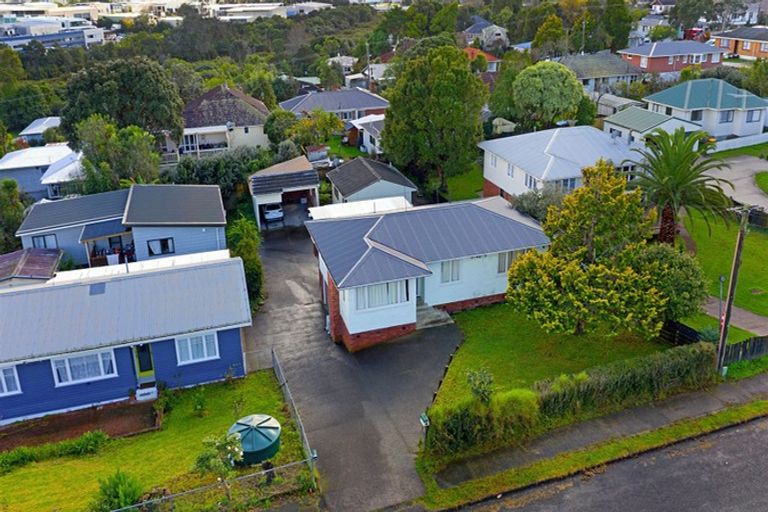 Photo of property in 15 Sherwood Avenue, Te Atatu South, Auckland, 0610