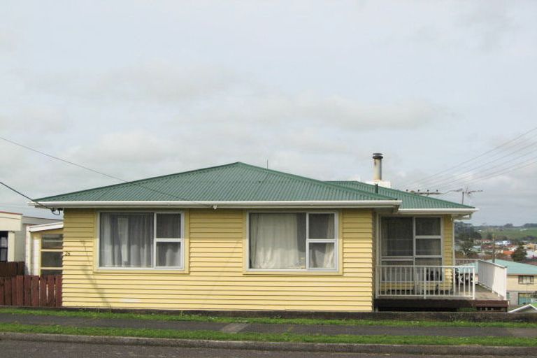 Photo of property in 12a&b Hughson Street, Waitara, 4320