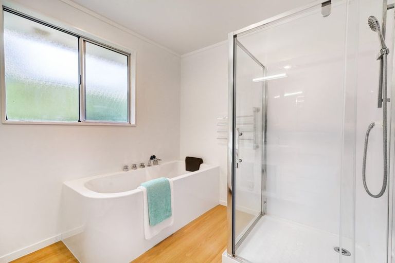 Photo of property in 24 Oakmont Place, Wattle Downs, Auckland, 2103