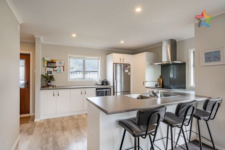 Photo of property in 59 Grovedale Square, Wainuiomata, Lower Hutt, 5014