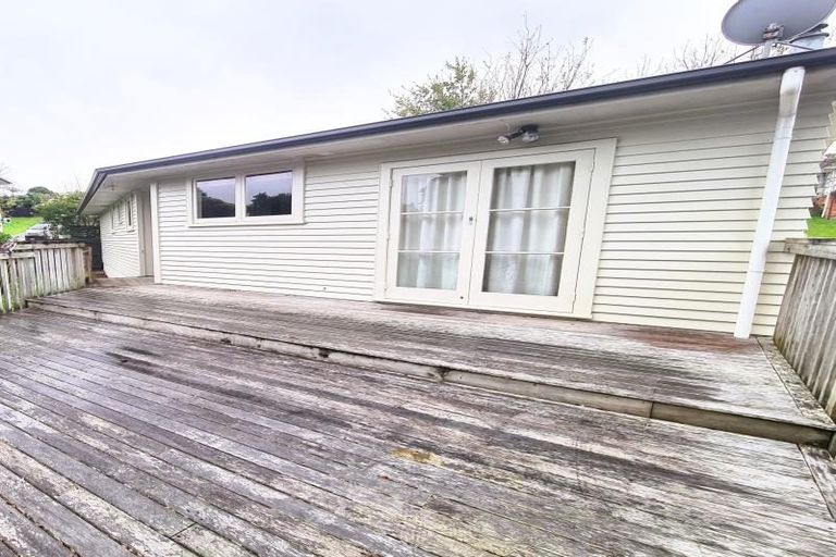 Photo of property in 20 Hartley Terrace, Massey, Auckland, 0614