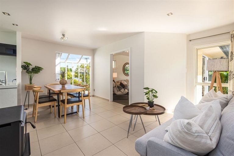 Photo of property in 56 Greendale Avenue, Avonhead, Christchurch, 8042