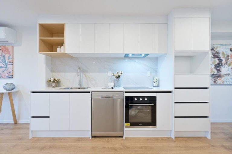Photo of property in 8/11 Hereford Street, Te Atatu Peninsula, Auckland, 0610