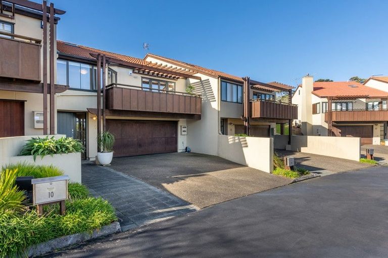 Photo of property in 10/8 Tobago Place, Sunnynook, Auckland, 0620