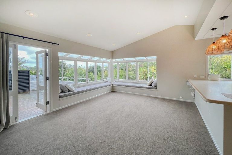 Photo of property in 15 Montana Avenue, Murrays Bay, Auckland, 0630