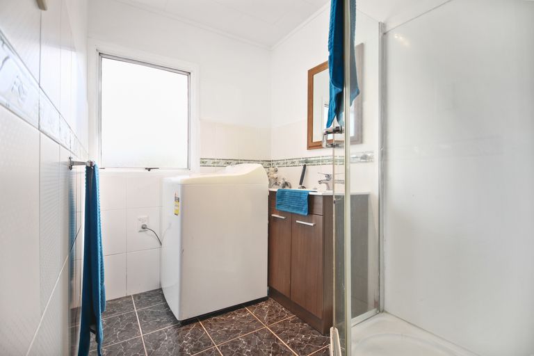 Photo of property in 11 Landsdale Place, Massey, Auckland, 0614