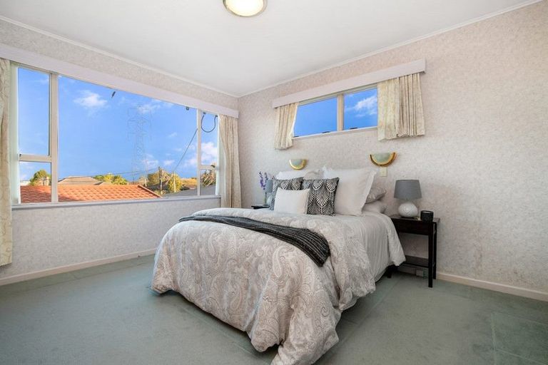 Photo of property in 4 Merville Avenue, Te Atatu South, Auckland, 0610