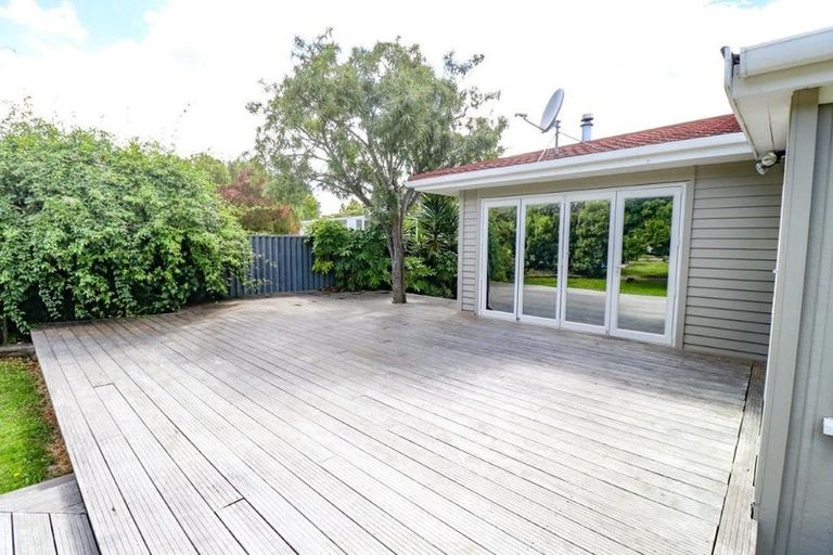 Photo of property in 143 Ruamahanga Crescent, Terrace End, Palmerston North, 4410