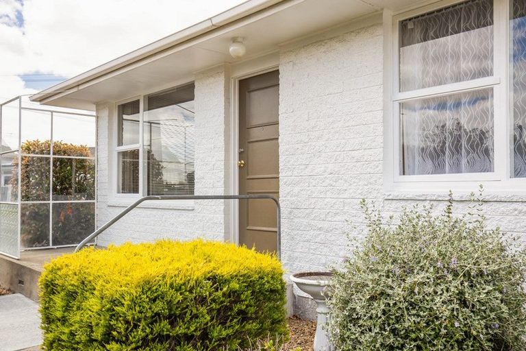 Photo of property in 17 Lake Terrace Road, Burwood, Christchurch, 8061