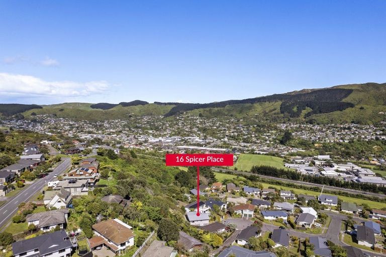 Photo of property in 16 Spicer Place, Tawa, Wellington, 5028