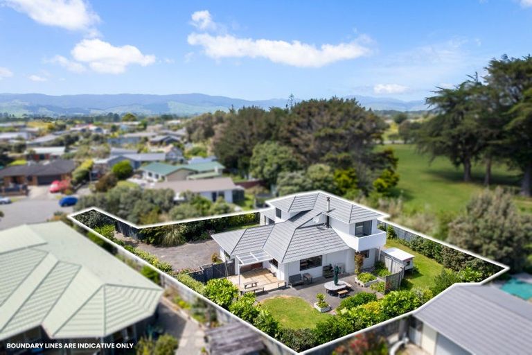 Photo of property in 9 Caughley Place, Otaki Beach, Otaki, 5512