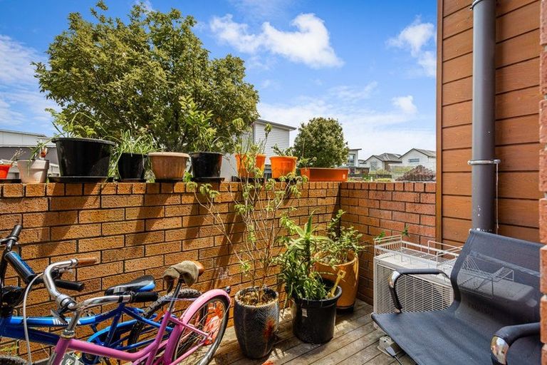 Photo of property in 2/160c Hobsonville Point Road, Hobsonville, Auckland, 0616