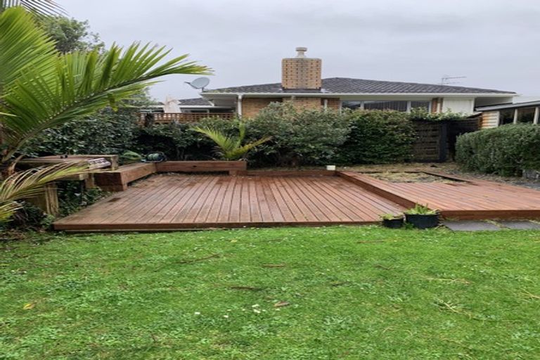 Photo of property in 1/11 Ballater Place, Highland Park, Auckland, 2010