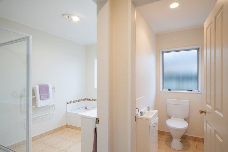 Photo of property in 86 Guildford Drive, Paraparaumu, 5032