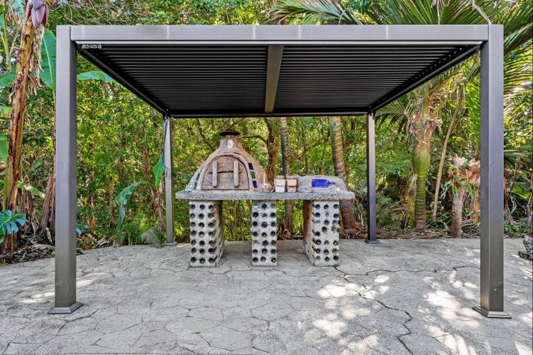 Photo of property in 35 Clinton Road, Tawharanui Peninsula, Matakana, 0986