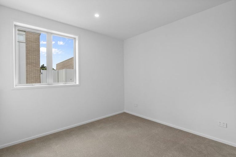 Photo of property in 2/11 Tamihana Avenue, Fairfield, Hamilton, 3214