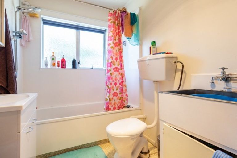 Photo of property in 10f6 Petherick Crescent, Johnsonville, Wellington, 6037