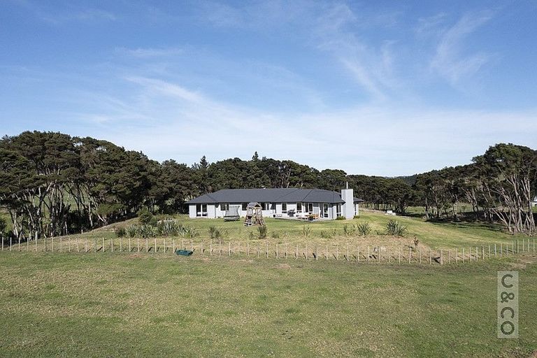 Photo of property in 1293 Old North Road, Helensville, 0875