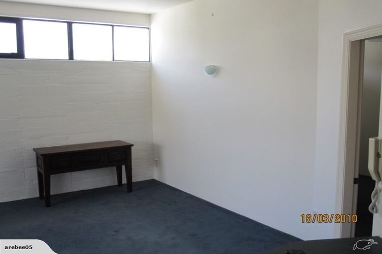 Photo of property in Endeavour Apartments, 13/125u Thorndon Quay, Pipitea, Wellington, 6011