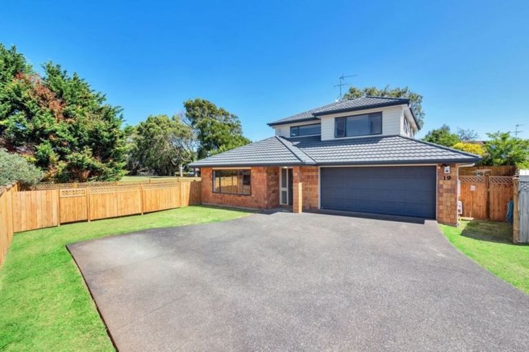 Photo of property in 19 Ashkirk Place, Wattle Downs, Auckland, 2103
