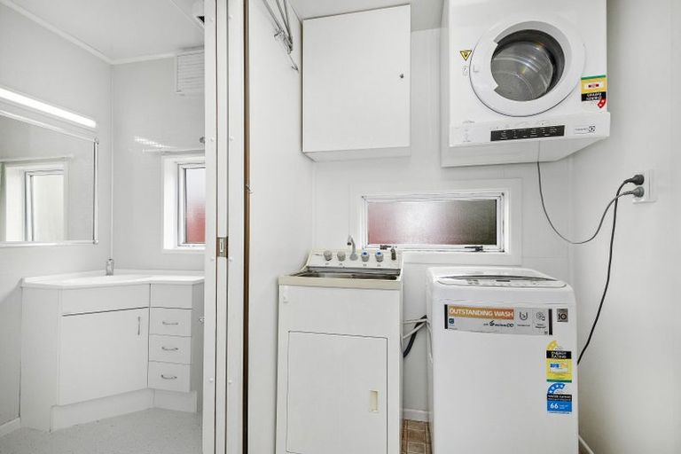 Photo of property in 9 Apuka Street, Brooklyn, Wellington, 6021