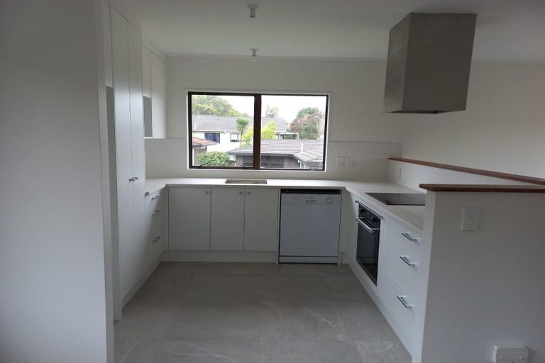 Photo of property in 5/37a Glengarry Road, Glen Eden, Auckland, 0602