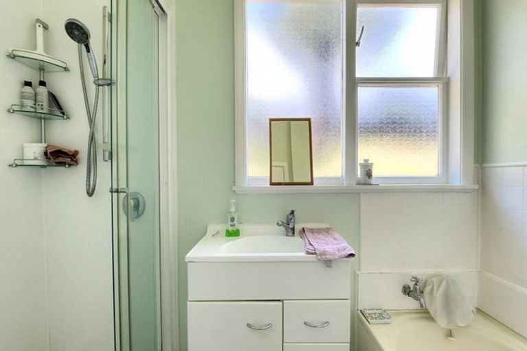 Photo of property in 31 Woodmancote Road, Khandallah, Wellington, 6035