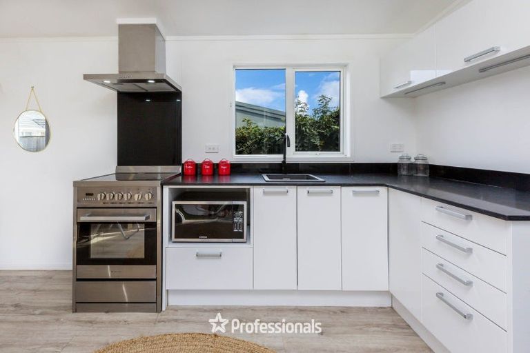 Photo of property in 15 Akron Grove, Totara Park, Upper Hutt, 5018