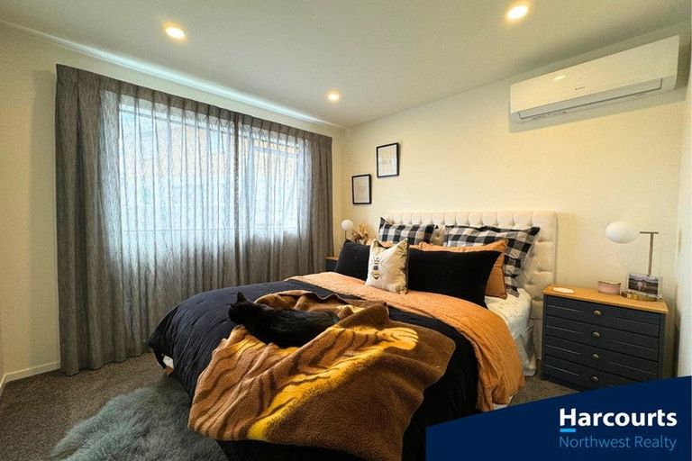 Photo of property in 10 Mahinga Place, Massey, Auckland, 0614