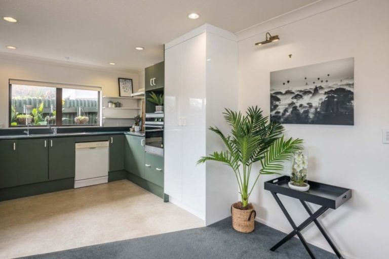 Photo of property in 1 Inverell Place, Waikanae, 5036