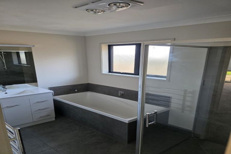 Photo of property in 6 Manganui Place, Te Awa, Napier, 4110