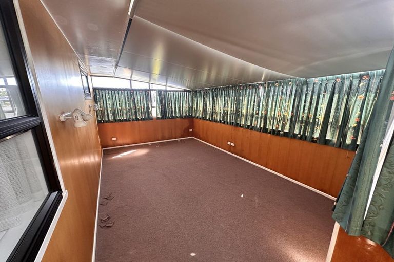 Photo of property in 20 Oswald Crescent, Paparangi, Wellington, 6037