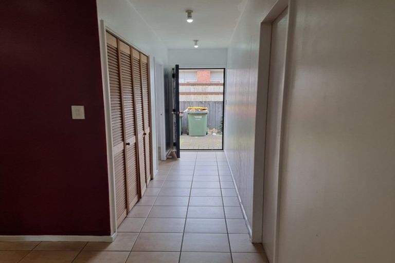 Photo of property in 2/202 Massey Road, Mangere East, Auckland, 2024