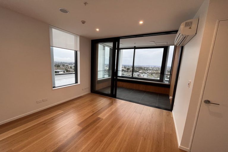Photo of property in 1 Buscomb Avenue, Henderson, Auckland, 0610