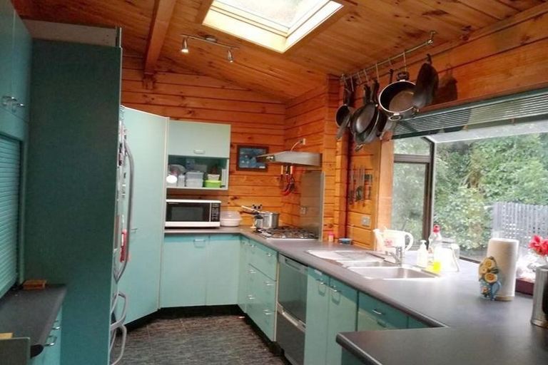 Photo of property in 554 Scenic Drive, Waiatarua, Auckland, 0612
