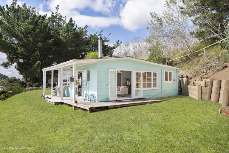 Photo of property in 8 Signal Street, Foxton Beach, Foxton, 4815