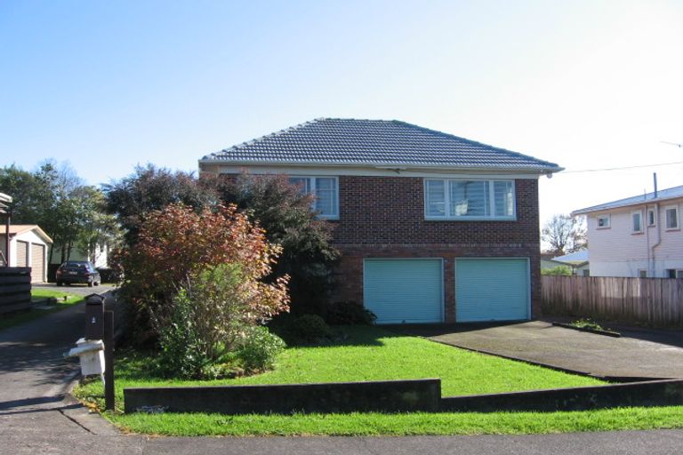 Photo of property in 90 Roberts Road, Te Atatu South, Auckland, 0610