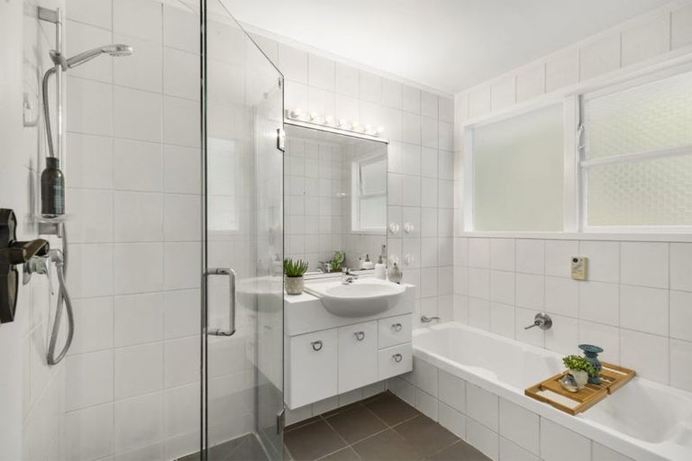 Photo of property in 71 Churton Drive, Churton Park, Wellington, 6037